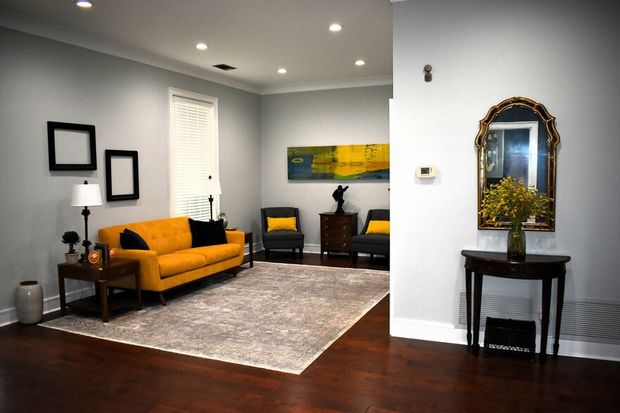 More Photos Of 1019 S Perry St, Montgomery Office For Sale