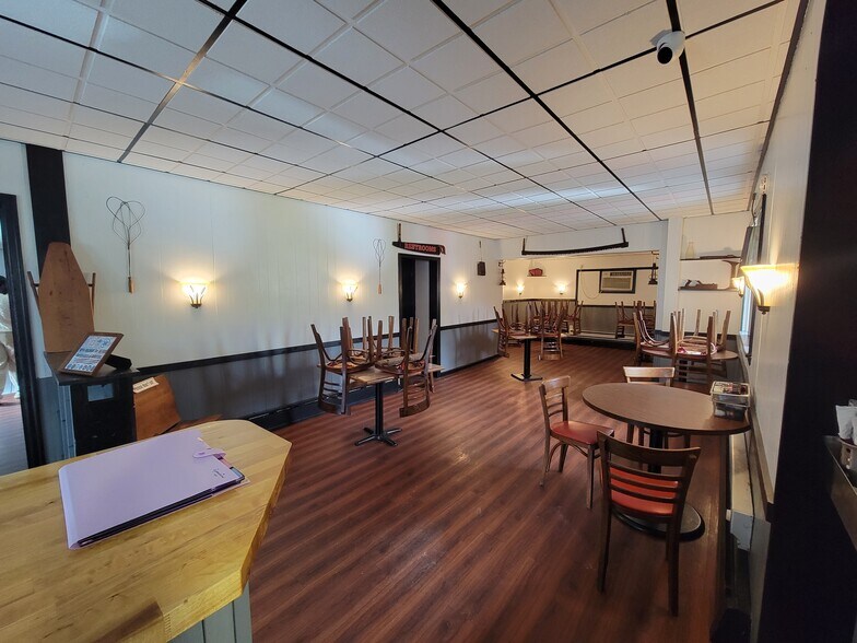 More Photos Of 6618 S Delaware Ave, Martins Creek Restaurant For Sale