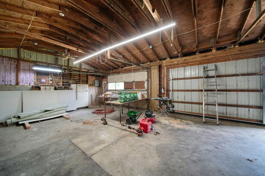 More Photos Of 15379 Howard Rd, Hanover Flex For Sale