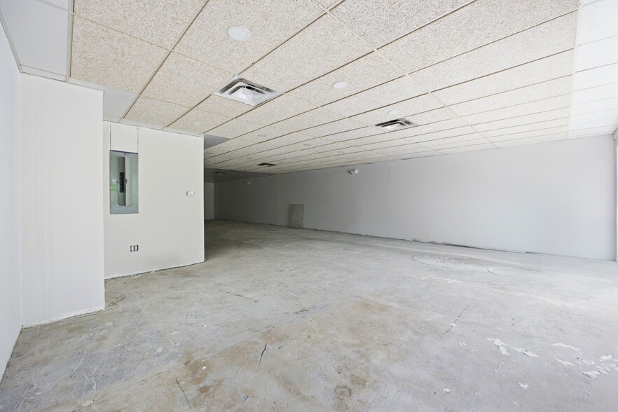 More Photos Of 136-21 41st Ave, Flushing Storefront Retail Office For Sale