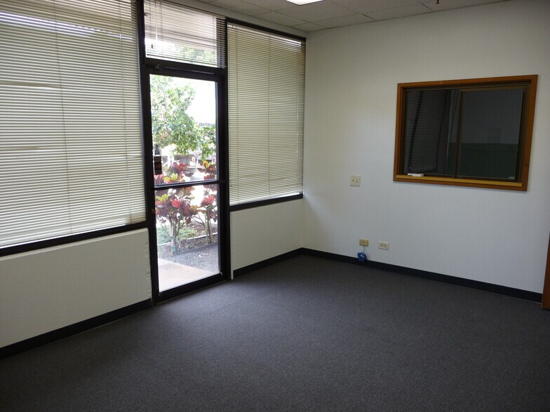 More Photos Of 96-1173 Waihona St, Pearl City Warehouse For Lease