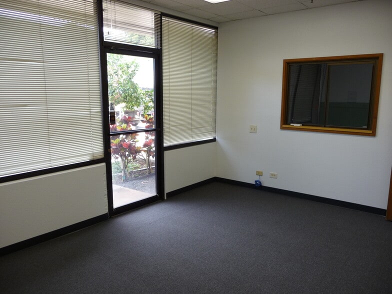 More Photos Of 96-1173 Waihona St, Pearl City Warehouse For Lease