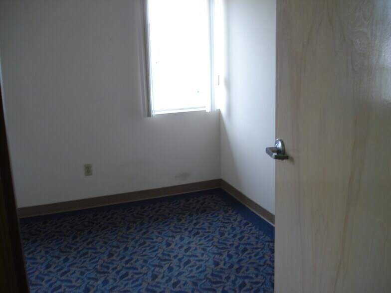 More Photos Of 113 W Northern Lights Blvd, Anchorage Unknown For Lease