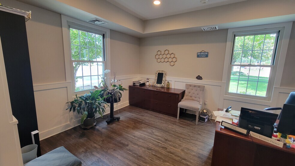 More Photos Of 39475 Ann Arbor Rd E, Plymouth Bank For Lease