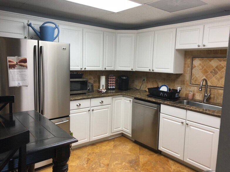 More Photos Of 14339 Torrey Chase Blvd, Houston Loft Creative Space For Lease