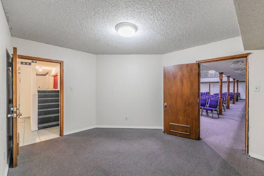 More Photos Of 5007 Ivy Ln, Dallas Specialty For Sale
