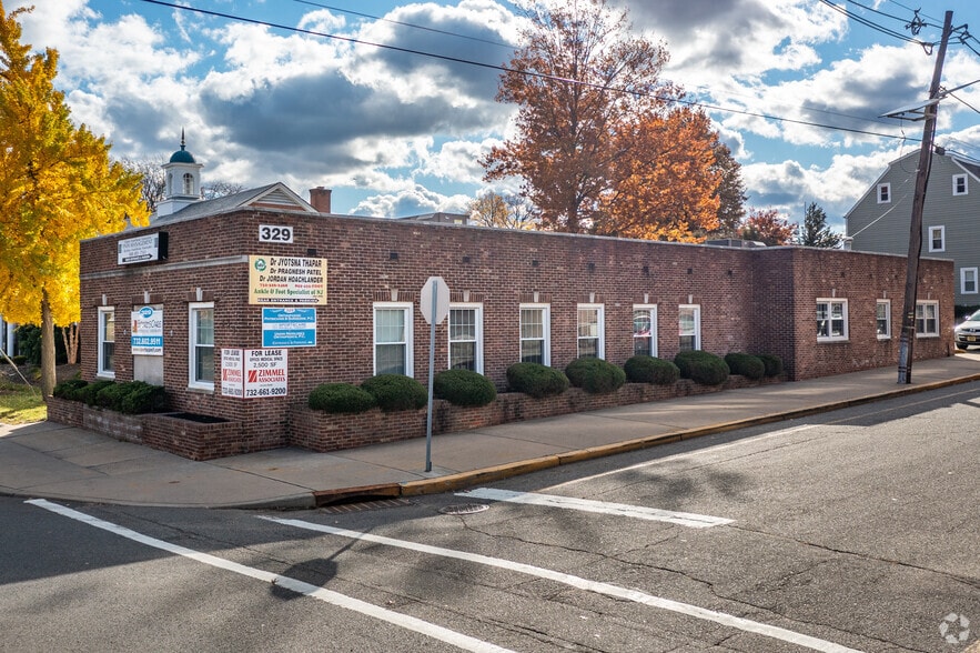 Primary Photo Of 329 Amboy Ave, Woodbridge Medical For Sale