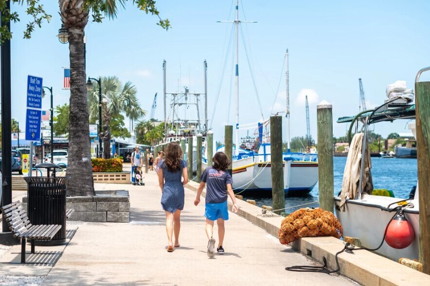 More Photos Of 776 Dodecanese Blvd, Tarpon Springs General Retail For Sale