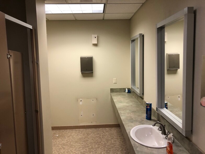 More Photos Of 1235 Southlake Cir, Morrow General Retail For Lease