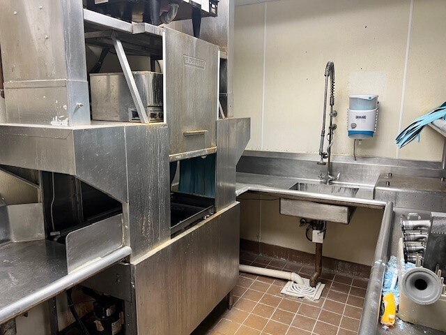More Photos Of 8301 Eagle Lake Dr, Evansville Restaurant For Lease