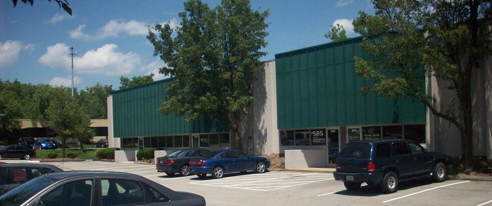 More Photos Of 310-336 Sovereign Ct, Ballwin Warehouse For Lease
