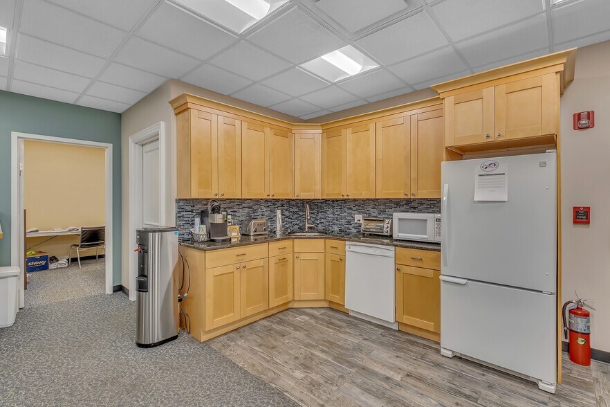 More Photos Of 22 Colt Ct, Ronkonkoma Warehouse For Sale
