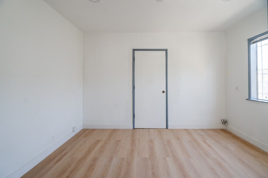 More Photos Of 3307-3309 Pico Blvd, Santa Monica Storefront For Sale