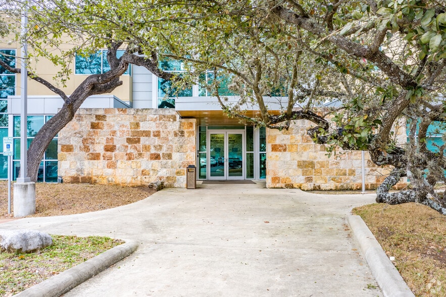 More Photos Of 17339 Redland Rd, San Antonio Office For Lease