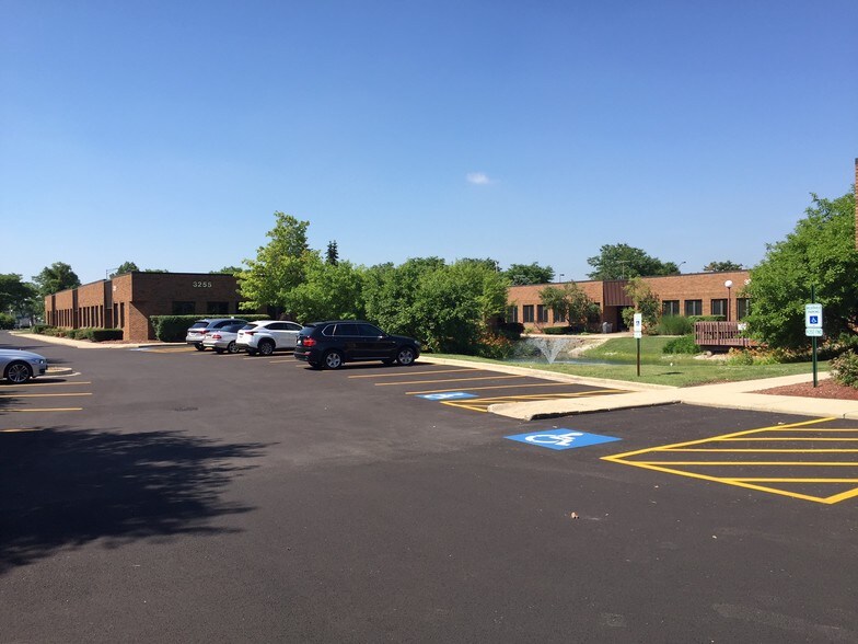 More Photos Of 3295 N Arlington Heights Rd, Arlington Heights Unknown For Lease