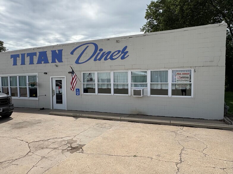 More Photos Of 833 Nemaha St, Humboldt Freestanding For Sale