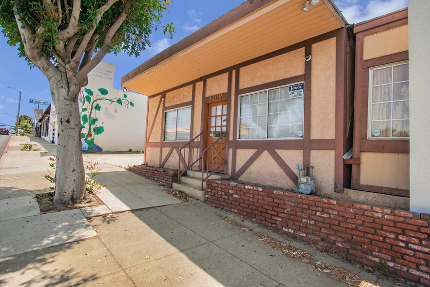 More Photos Of 1209 N Sepulveda Blvd, Manhattan Beach Freestanding For Lease