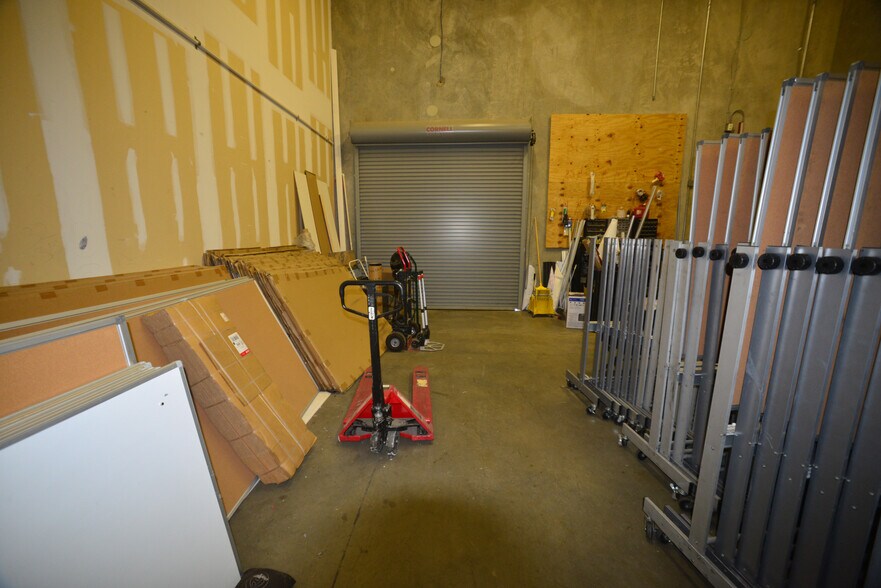 More Photos Of 9042 Hornbaker Rd, Manassas Industrial For Lease