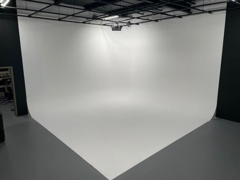 More Photos Of 2605 Westwood Dr, Nashville Showroom For Sale