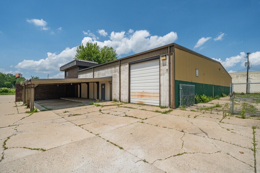 More Photos Of 42470 Executive Dr, Harrison Township Warehouse For Lease