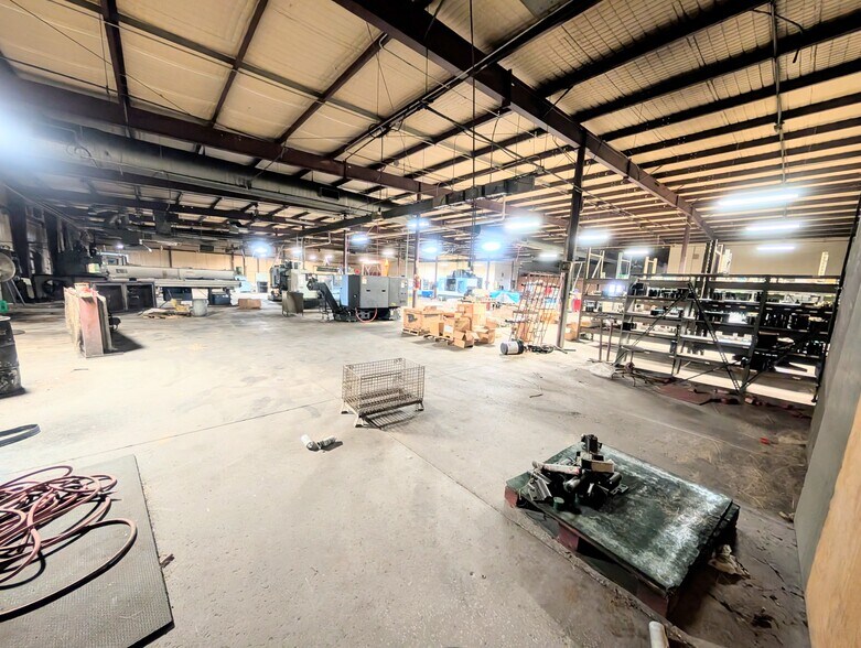 More Photos Of 1469 US Highway 59, Moran Manufacturing For Sale