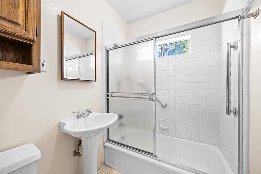 More Photos Of 1047 N San Gabriel Ave, Azusa Apartments For Sale