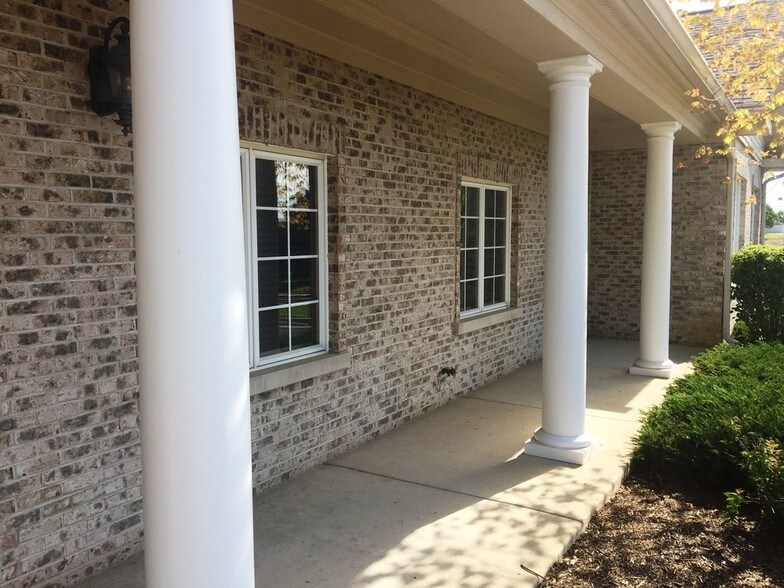 More Photos Of 3 Executive Ct, South Barrington Medical For Lease
