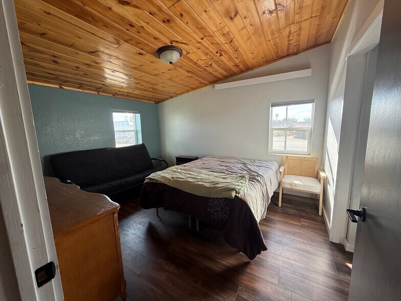 More Photos Of 101 E 4th St, Newell General Retail For Sale