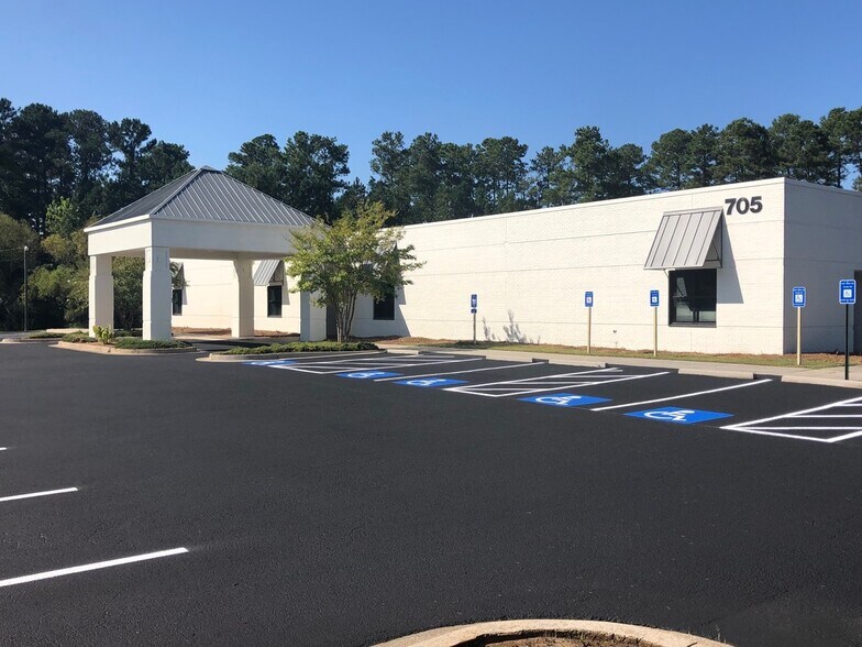 More Photos Of 705 Breedlove Dr, Monroe Medical For Lease