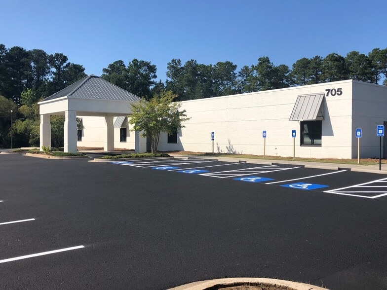 More Photos Of 705 Breedlove Dr, Monroe Medical For Lease