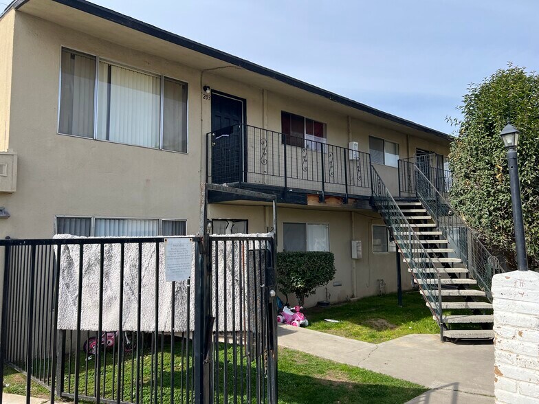 More Photos Of 431 N Manila Ave, Fresno Apartments For Sale