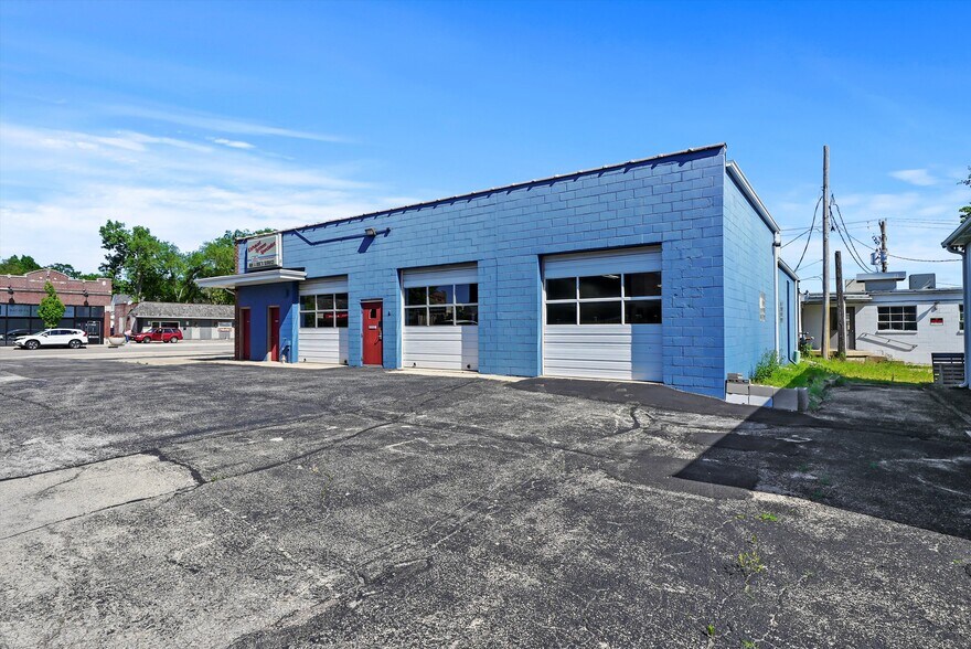 More Photos Of 108 S Batavia Ave, Batavia Auto Repair For Sale