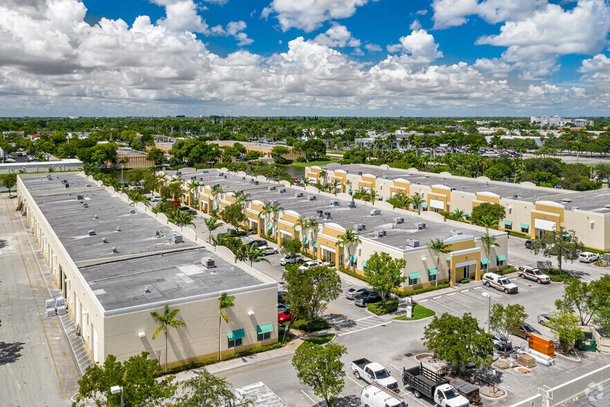 More Photos Of 1801-1867 Banks Rd, Margate Office For Lease