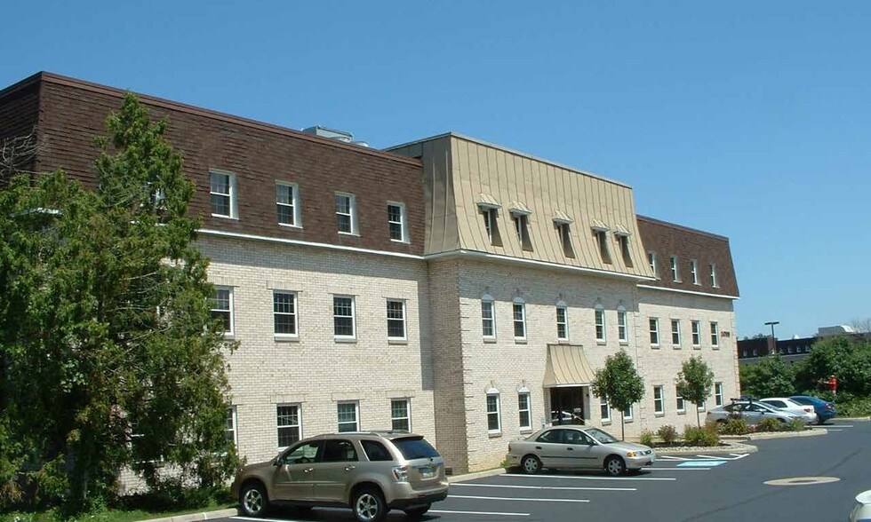 Primary Photo Of 24700 Center Ridge Rd, Westlake Medical For Lease