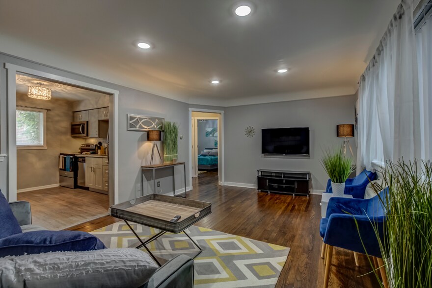 More Photos Of 629 W Maple Rd, Clawson Apartments For Sale