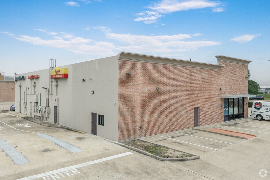 More Photos Of 3402 Hwy 6, Houston Freestanding For Lease
