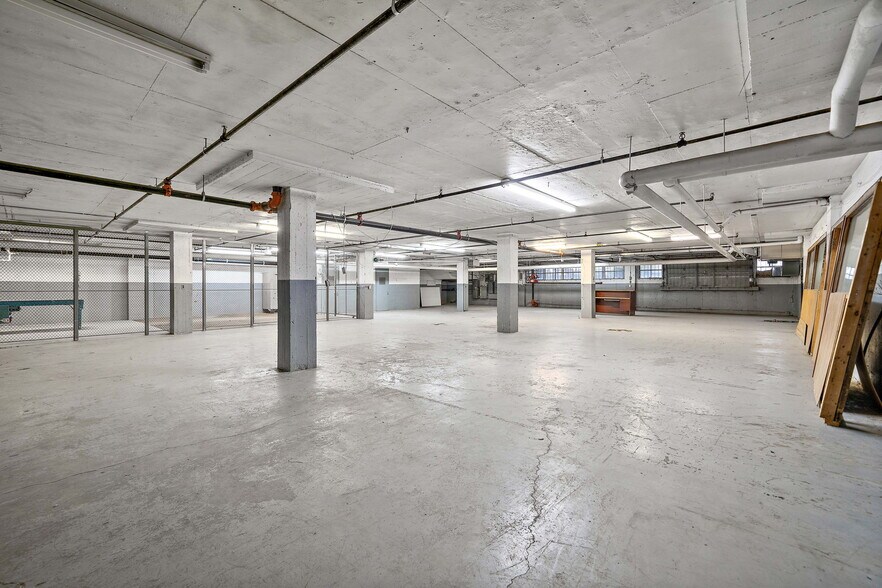 More Photos Of 2165 Av Madison, Montréal Office Residential For Lease