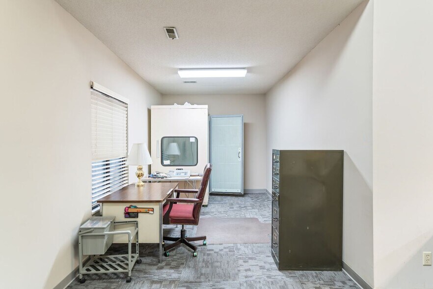 More Photos Of 901 Grove St, Loudon Medical For Sale