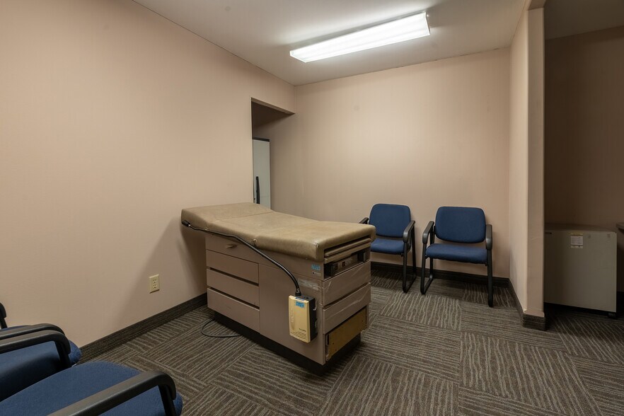 More Photos Of 808 W Prairie St, Marion Office For Sale