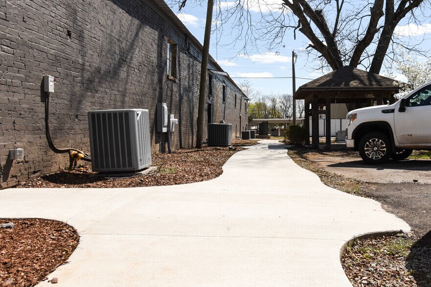 More Photos Of 110 W Green Street, Athens Flex For Lease