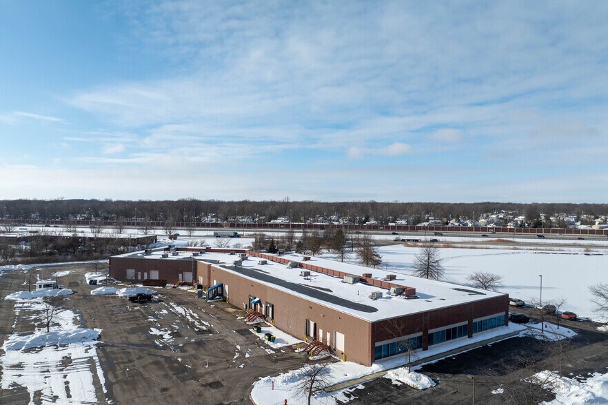 More Photos Of 8020 Tyler Blvd, Mentor Flex For Lease