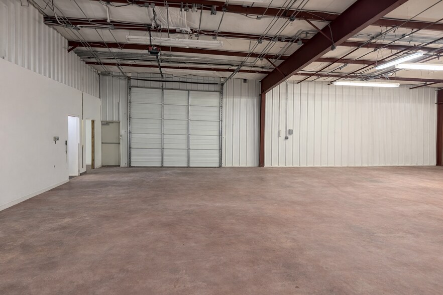 More Photos Of 1302 Jackson St, Fort Smith Industrial For Lease