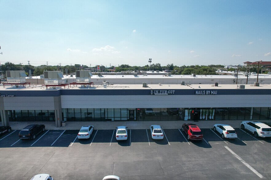 More Photos Of 7959 Fredericksburg Rd, San Antonio Unknown For Lease