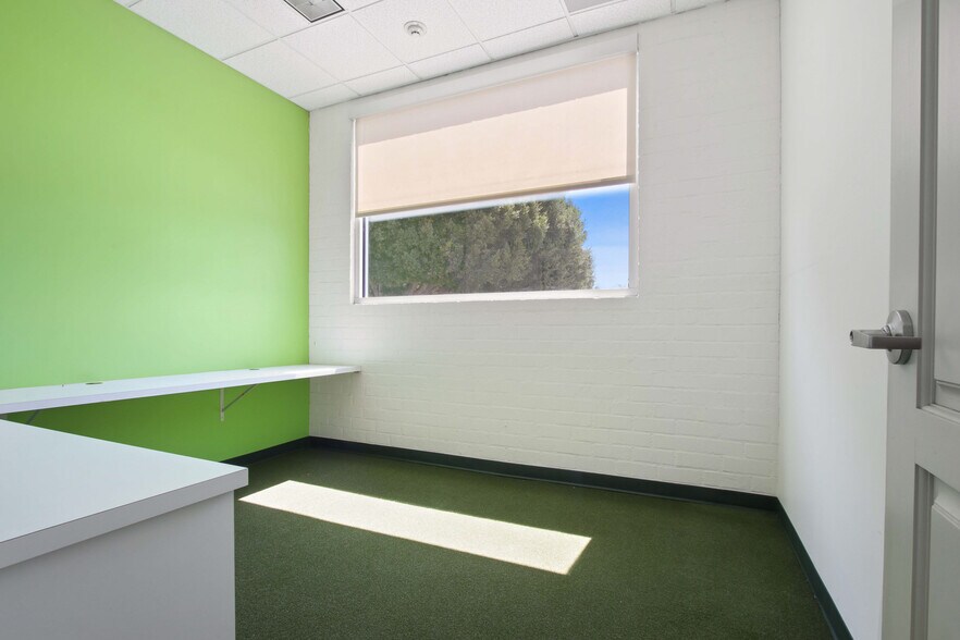 More Photos Of 3940 Higuera St, Culver City Showroom For Sale