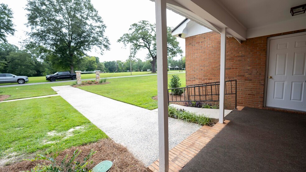 More Photos Of 123 N 5th St, Cochran Religious Facility For Sale