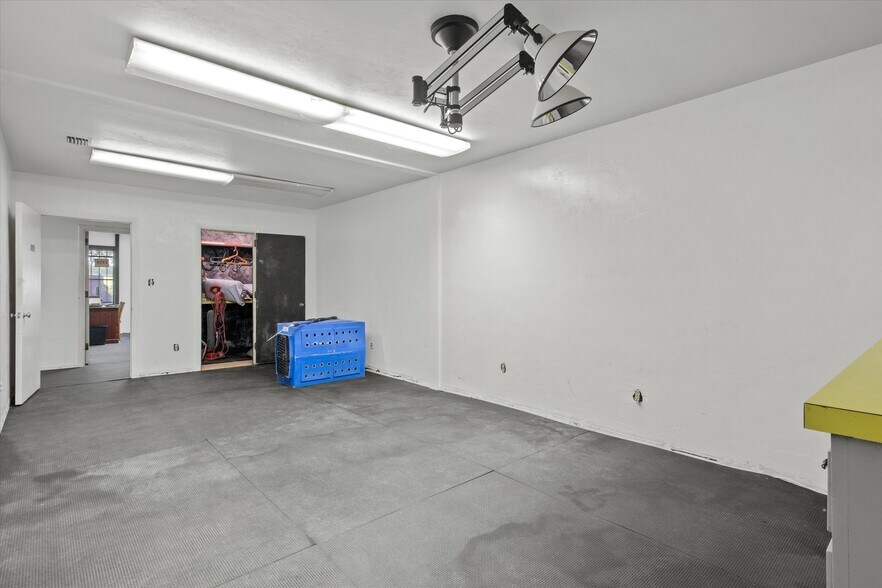 More Photos Of 1355 E Lafayette St, Tallahassee Veterinarian Kennel For Sale