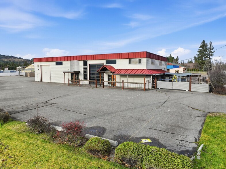 More Photos Of 4110 S Bowdish Rd, Spokane Light Distribution For Sale