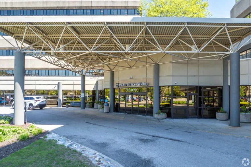 More Photos Of 800 Austin St, Evanston Medical For Lease