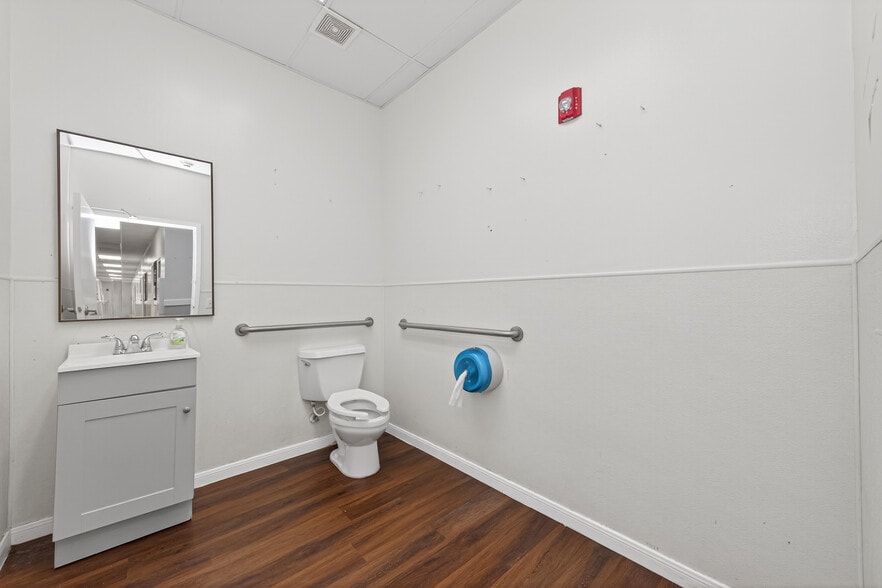 More Photos Of 8525 Queenston Blvd, Houston Freestanding For Sale