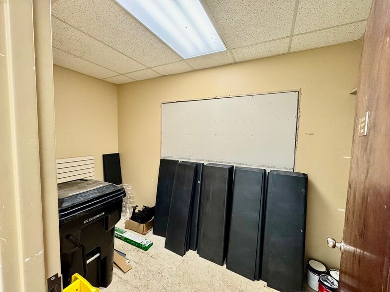 More Photos Of 642 Sheridan Dr, Tonawanda Freestanding For Lease